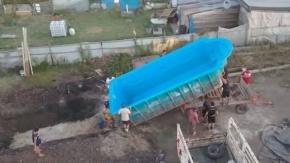 Descaro total: Roban piscina a medio llenar en Argentina y la instalan en terreno tomado Descaro total: Roban piscina a medio llenar en Argentina y la instalan en terreno tomado