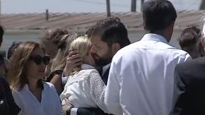 El emotivo abrazo entre el Presidente Boric y Cecilia Morel, viuda de Sebastián Piñera El emotivo abrazo entre el Presidente Boric y Cecilia Morel, viuda de Sebastián Piñera