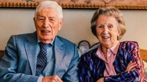 Ex primer ministro de Países Bajos y su esposa mueren tomados "de la mano" en una eutanasia conjunta Ex primer ministro de Países Bajos y su esposa mueren tomados "de la mano" en una eutanasia conjunta