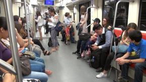 “Falta de empatía”: Padre de un niño con autismo relata angustiante viaje en el Metro “Falta de empatía”: Padre de un niño con autismo relata angustiante viaje en el Metro