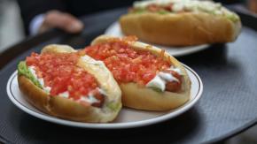 ¿Talquino o tradicional?: Taste Atlas eligió al completo chileno entre los tres mejores "hot dogs" del mundo ¿Talquino o tradicional?: Taste Atlas eligió al completo chileno entre los tres mejores "hot dogs" del mundo