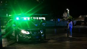 Hombre golpea a su pareja y luego ataca a Carabineros con cuchillos en Quinta Normal: fue detenido por VIF y homicidio frustrado