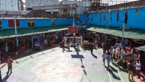 350 mil pesos mensuales o torturas: Las extorsiones a los primeros en la cárcel Santiago 1