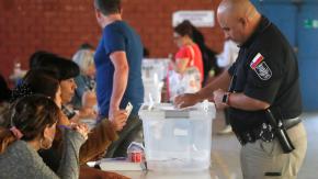 "Es solo un fantasmita": Servel ironiza con dudas que se han planteado sobre posible fraude en elección de dos días "Es solo un fantasmita": Servel ironiza con dudas que se han planteado sobre posible fraude en elección de dos días