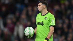 Pifiado por todo el estadio: Así fue el hostil trato que recibió el Dibu Martínez en duelo del Aston Villa en Francia Pifiado por todo el estadio: Así fue el hostil trato que recibió el Dibu Martínez en duelo del Aston Villa en Francia