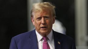 Hombre se inmola frente a tribunal de Nueva York donde se juzga a Trump Hombre se inmola frente a tribunal de Nueva York donde se juzga a Trump