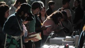 Día del Libro: Más de mil ejemplares se regalarán en la Casa Central de la Universidad de Chile Día del Libro: Más de mil ejemplares se regalarán en la Casa Central de la Universidad de Chile