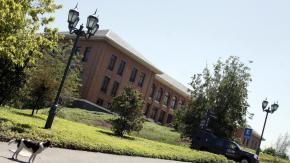 Universidad de Los Andes anuncia investigación tras suicidio de estudiante tras denunciar acoso de profesoras