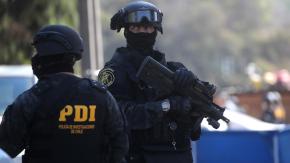 Detienen a uno de los líderes de la banda delictual "Los Trinitarios" en el aeropuerto Detienen a uno de los líderes de la banda delictual "Los Trinitarios" en el aeropuerto