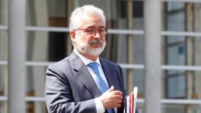 Diputado PS acusa que Hermosilla firmó un contrato con el gobierno de Piñera horas antes de terminar su mandato Diputado PS acusa que Hermosilla firmó un contrato con el gobierno de Piñera horas antes de terminar su mandato