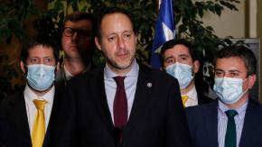 Envían a Comisión de Ética al diputado Urruticoechea por ceder tarjeta para cargar bencina de la cámara a expareja Envían a Comisión de Ética al diputado Urruticoechea por ceder tarjeta para cargar bencina de la cámara a expareja