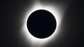 Esto es lo que pasa si buscas "eclipse solar total" en Google Esto es lo que pasa si buscas "eclipse solar total" en Google