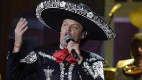 "Cómo abusan del bótox": Pedro Fernández se llena de críticas al reaparecer con renovado rostro "Cómo abusan del bótox": Pedro Fernández se llena de críticas al reaparecer con renovado rostro