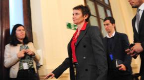 Ministra Tohá dice que se está "cada día más cerca" de atrapar a los asesinos de los tres carabineros en Cañete Ministra Tohá dice que se está "cada día más cerca" de atrapar a los asesinos de los tres carabineros en Cañete
