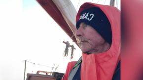Ruso de 72 años lleva 10 noches durmiendo en el aeropuerto de Punta Arenas: Está "atrapado" en Chile Ruso de 72 años lleva 10 noches durmiendo en el aeropuerto de Punta Arenas: Está "atrapado" en Chile