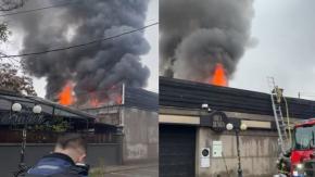 Incendio en el Mercado Condell: Más de 10 carros de Bomberos trabajan en su contención Incendio en el Mercado Condell: Más de 10 carros de Bomberos trabajan en su contención