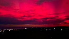 Fue hace 165 años: La vez en que auroras australes iluminaron los cielos de Santiago y Concepción