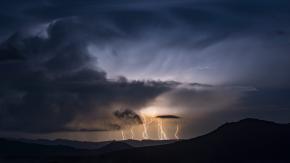 Emiten alerta meteorológica por tormentas eléctricas en dos regiones: Senapred recomienda no salir Emiten alerta meteorológica por tormentas eléctricas en dos regiones: Senapred recomienda no salir