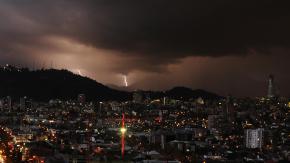 Emiten aviso meteorológico por tormentas eléctricas en seis regiones del país Emiten aviso meteorológico por tormentas eléctricas en seis regiones del país