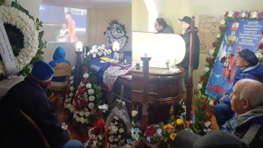 Con el ataúd al lado: Viralizan a chilenos viendo partido de la Roja en Copa América en pleno velorio Con el ataúd al lado: Viralizan a chilenos viendo partido de la Roja en Copa América en pleno velorio