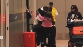 El efusivo abrazo de Faloon Larraguibel a sus hijos luego de tres meses sin verlos