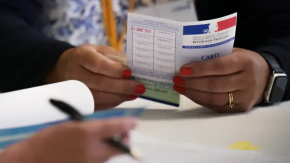 Francia vota en elecciones legislativas anticipadas que puede llevar a la ultraderecha al poder
