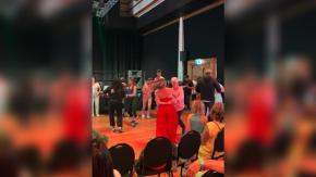 "Sacaron los autorizados": El video de neozelandeses bailando reguetón que es sensación en redes "Sacaron los autorizados": El video de neozelandeses bailando reguetón que es sensación en redes