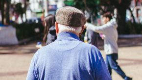 La historia del hombre de 77 años que murió tras recibir una ‘patada voladora’ en Brasil mientras paseaba con su nieto La historia del hombre de 77 años que murió tras recibir una ‘patada voladora’ en Brasil mientras paseaba con su nieto