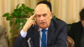 Diputado Bobadilla contrató como asesora a funcionaria pública, pese a prohibición del Congreso