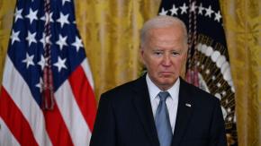 Biden dice que dejará de programar eventos después de las 8 PM para poder “dormir más” y descansar