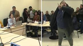 Golpeando la cámara y con la alcaldesa presente: Así fue la agresión a equipo de T13 durante concejo municipal en Lo Espejo Golpeando la cámara y con la alcaldesa presente: Así fue la agresión a equipo de T13 durante concejo municipal en Lo Espejo