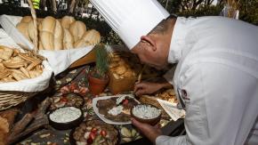 Taste Atlas ubicó a preparación chilena en el top 10 de alimentos peor calificados del mundo