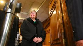 Bachelet reaparece en medio de crisis oficialista: convocó reunión para reforzar la unidad en el sector