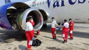 Mecánico muere succionado por motor de un avión en Irán: se acercó para recuperar una herramienta Mecánico muere succionado por motor de un avión en Irán: se acercó para recuperar una herramienta