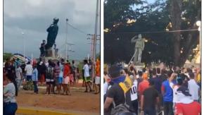 Manifestantes derriban dos estatuas de Chávez tras reelección de Maduro en Venezuela