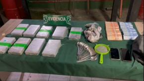 Carabineros detiene a dos hombres con más de nueve kilos de cocaína en Santiago Centro