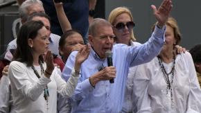 Candidato opositor pide a Maduro "ponerse a un lado" para una transición en Venezuela Candidato opositor pide a Maduro "ponerse a un lado" para una transición en Venezuela