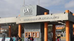 Estudiante fue apuñalado al interior de la Universidad de Antofagasta: Es hijo de rector de la UST Estudiante fue apuñalado al interior de la Universidad de Antofagasta: Es hijo de rector de la UST