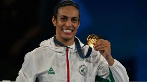 Imane Khelif, boxeadora medallista de oro y cuestionada por su género, presenta denuncia en París por ciberacoso Imane Khelif, boxeadora medallista de oro y cuestionada por su género, presenta denuncia en París por ciberacoso