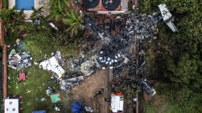 Empiezan a retirar cuerpos del avión que se estrelló en Brasil, causas siguen inciertas Empiezan a retirar cuerpos del avión que se estrelló en Brasil, causas siguen inciertas