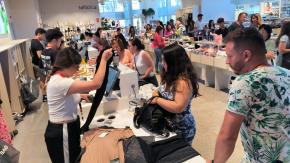 Turismo de compras: ¿Qué vienen a buscar los argentinos en Chile? Turismo de compras: ¿Qué vienen a buscar los argentinos en Chile?
