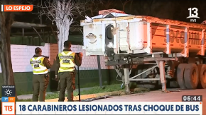 Lo Espejo: 18 carabineros lesionados tras choque de bus con tolva de camión