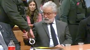 Caso Audios: El momento en que esposan a Luis Hermosilla tras decretarse su prisión preventiva Caso Audios: El momento en que esposan a Luis Hermosilla tras decretarse su prisión preventiva