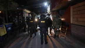 Narcotraficantes habrían matado a compradores de bandas rivales: Qué se sabe del intenso y "quirúrgico" operativo en La Pintana Narcotraficantes habrían matado a compradores de bandas rivales: Qué se sabe del intenso y "quirúrgico" operativo en La Pintana