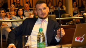 Argentina busca a diputado prófugo acusado de pedofilia: guardaba material de abuso sexual infantil