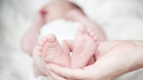 Conmoción en Argentina por padre que mató a golpes a su bebé de 3 meses: lo negó y acusó a la mamá de la menor Conmoción en Argentina por padre que mató a golpes a su bebé de 3 meses: lo negó y acusó a la mamá de la menor