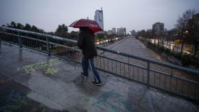 ¿Llueve o no llueve este lunes en Santiago? "Está la posibilidad" y estos serían los sectores donde podría caer agua ¿Llueve o no llueve este lunes en Santiago? "Está la posibilidad" y estos serían los sectores donde podría caer agua