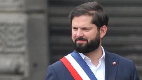 Revelan que prima de Boric fue contratada en Enami pese a instructivo del Presidente que prohíbe emplear a sus parientes en el Estado Revelan que prima de Boric fue contratada en Enami pese a instructivo del Presidente que prohíbe emplear a sus parientes en el Estado