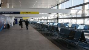 Trabajadores del Aeropuerto de Santiago anuncian paro para este miércoles, en la previa de las Fiestas Patrias Trabajadores del Aeropuerto de Santiago anuncian paro para este miércoles, en la previa de las Fiestas Patrias