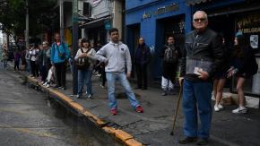 Más de la mitad de los argentinos (52,9%) son pobres, según cifras oficiales Más de la mitad de los argentinos (52,9%) son pobres, según cifras oficiales
